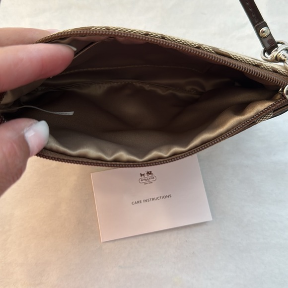 Coach Park Signature Medium Wristlet NWT - Picture 6 of 11